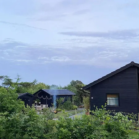 House With Cozy Corners In 티스빌델레제