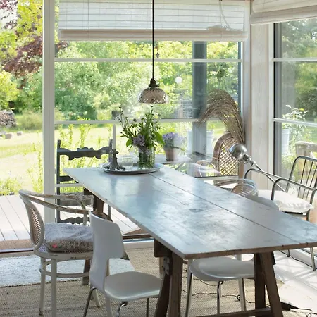 Сasa de vacaciones House With Cozy Corners In