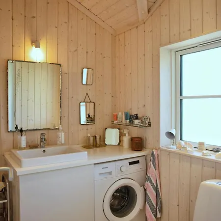House With Cozy Corners In 티스빌델레제